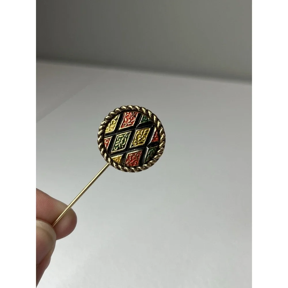 VTG Sarah Coventry Gold Tone Red Green Yellow Mosaic Enamel Round Hat‎ Stick Pin